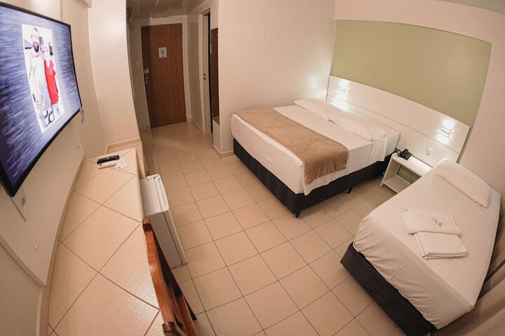 Room 12 of 33