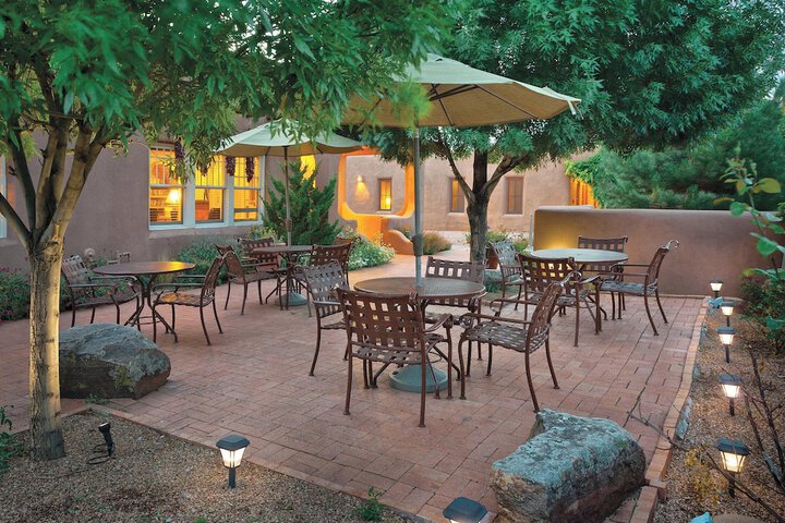 Hotel Exterior 30 of 34