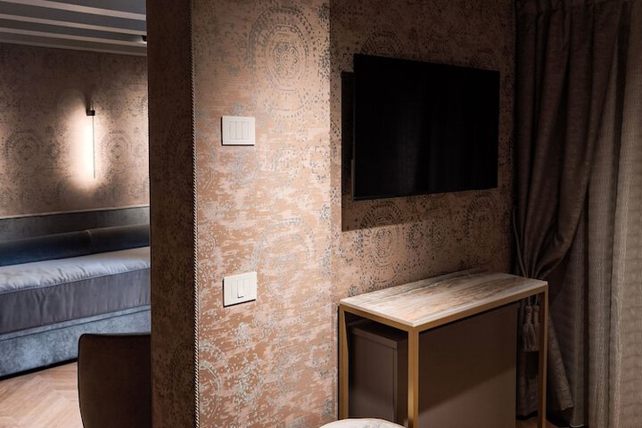 Room 45 of 106