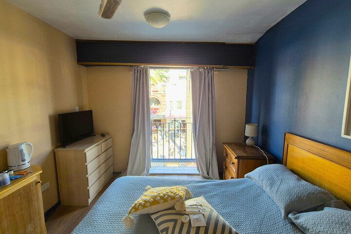 Room 7 of 32