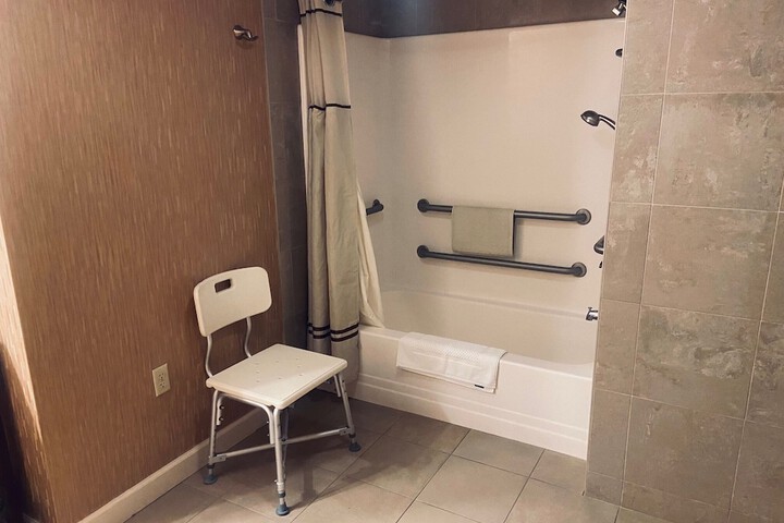Room 16 of 38
