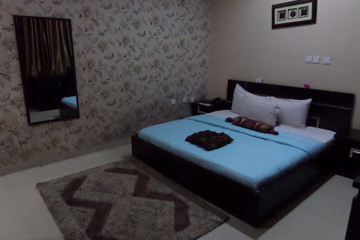 Room 6 of 29