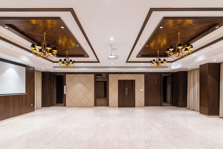 Ballroom/Hall 38 of 53