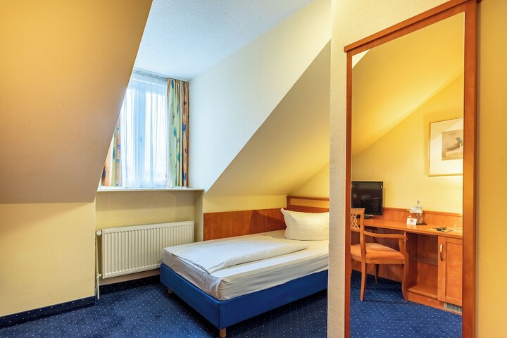 Room 21 of 80