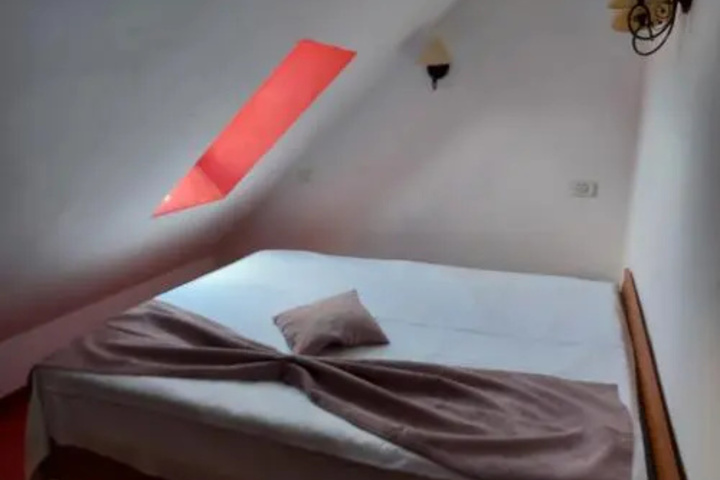 Room 2 of 18