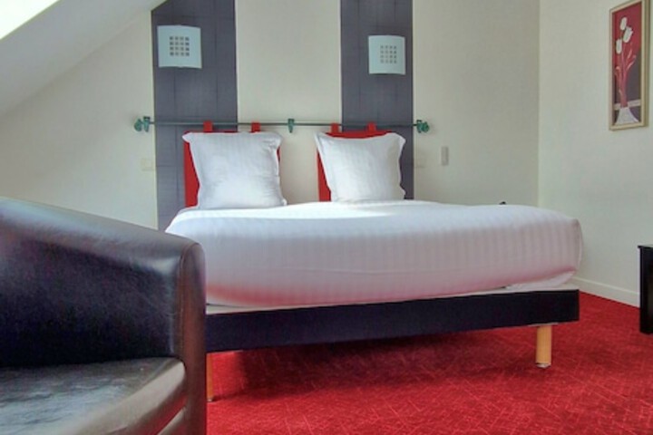 Room 11 of 30