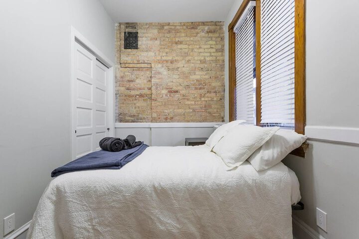 Room 2 of 18