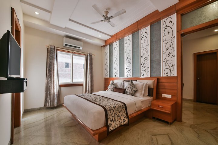 Room 34 of 48