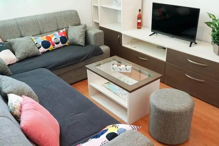 Room 4 of 10