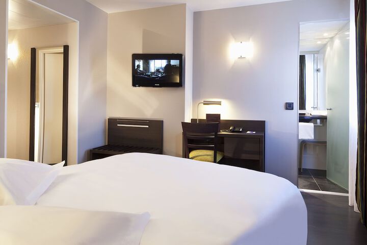 Room 4 of 28