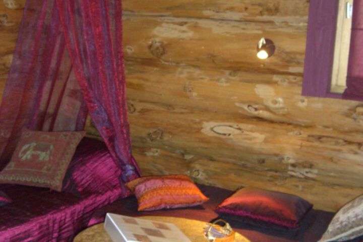 Room 13 of 18
