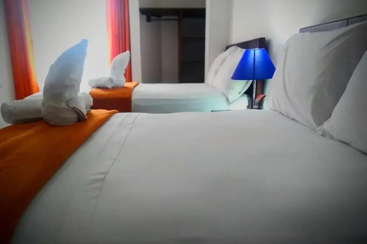 Room 10 of 29