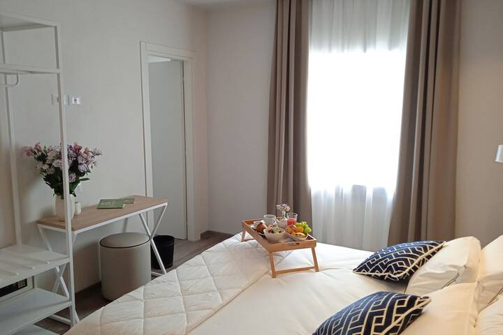 Room 9 of 30