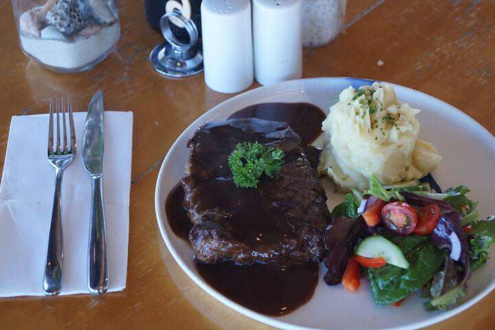 Dining 21 of 43