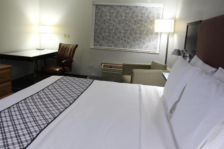 Deluxe 2 Queen Beds (10 of 10)