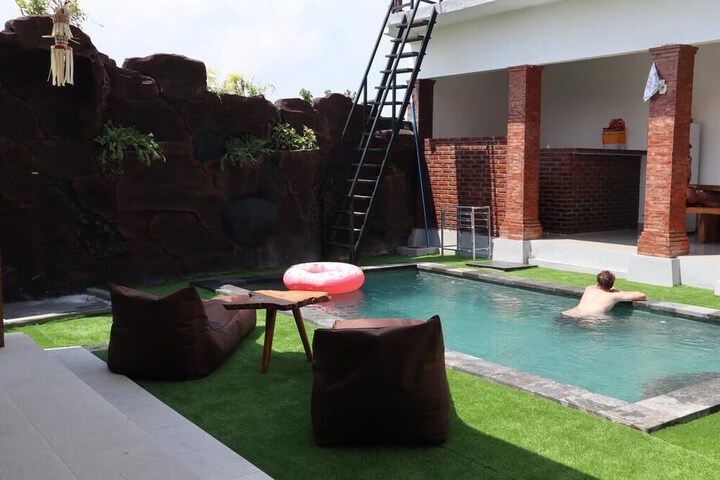 Pool 23 of 32