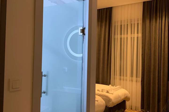 Room 3 of 9