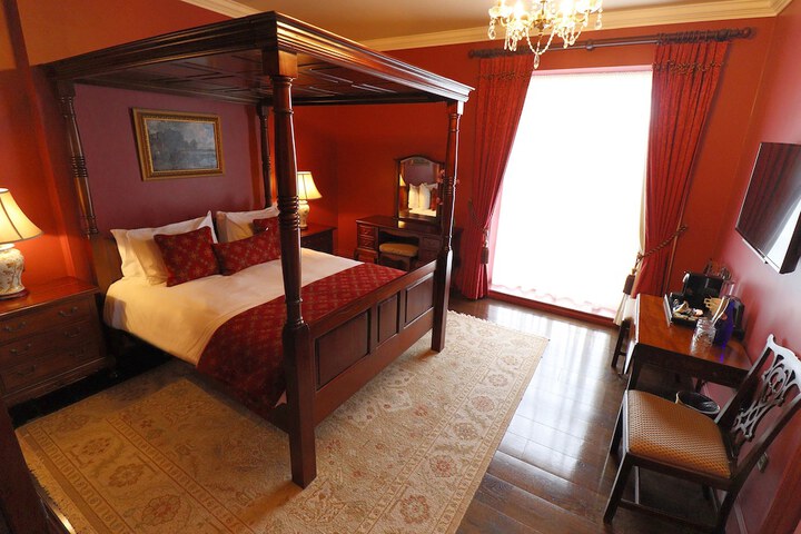 Room 10 of 19