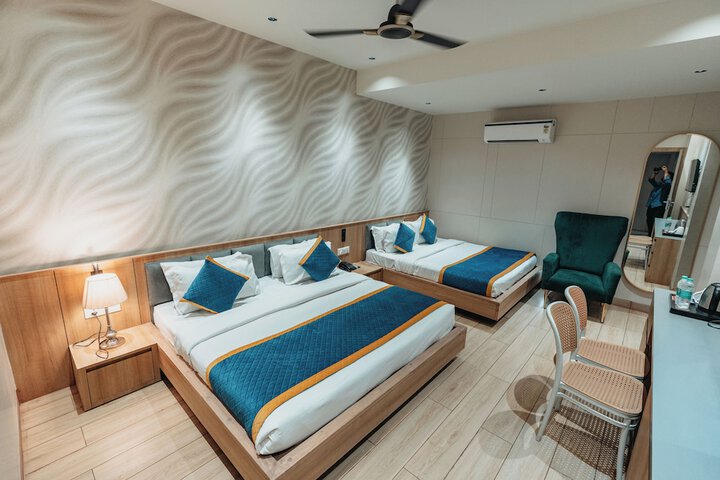Room 9 of 16