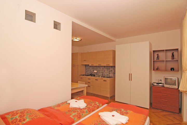 Room 5 of 60