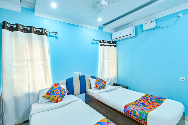Room 27 of 33