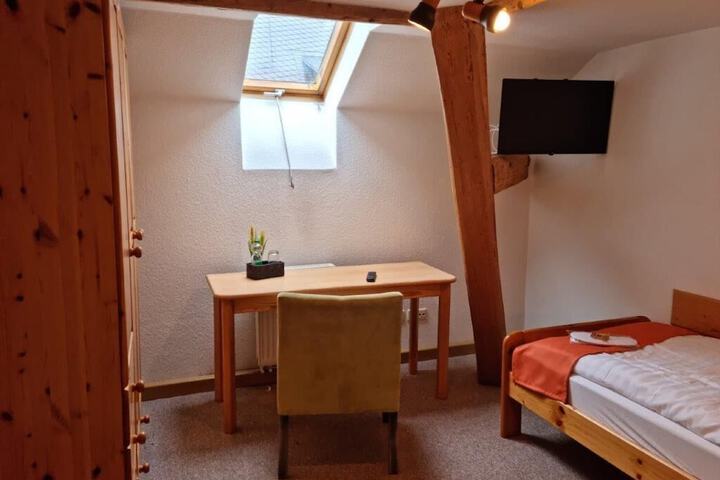 Room 14 of 50