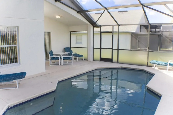 Pool 12 of 18