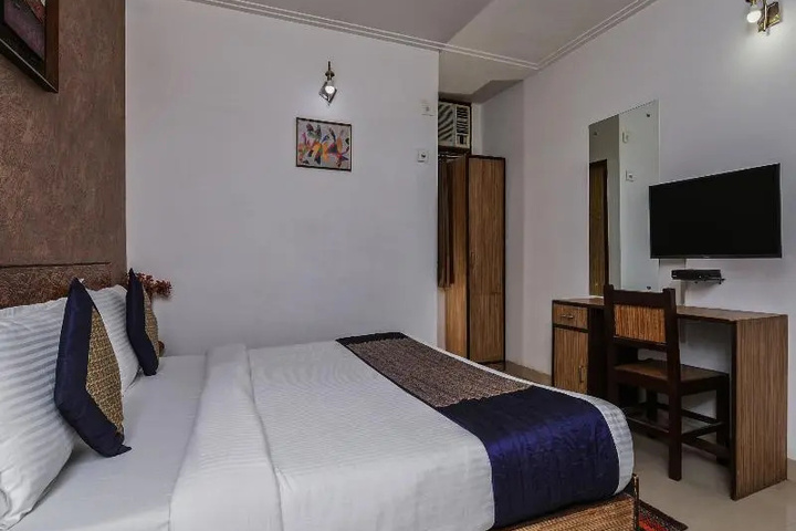 Room 6 of 16