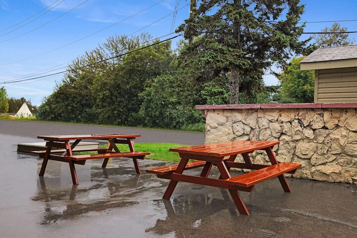 Hotel Exterior 51 of 55