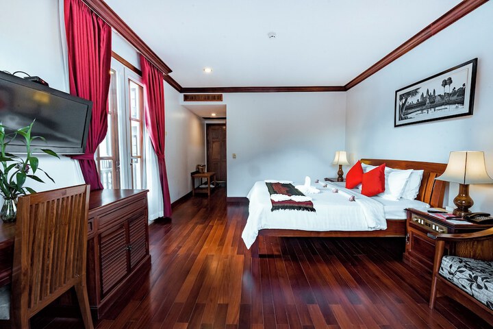 Room 28 of 90