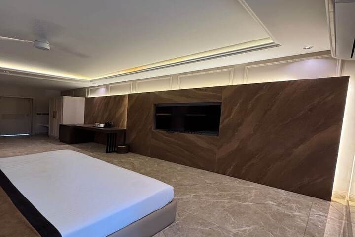 Room 29 of 37