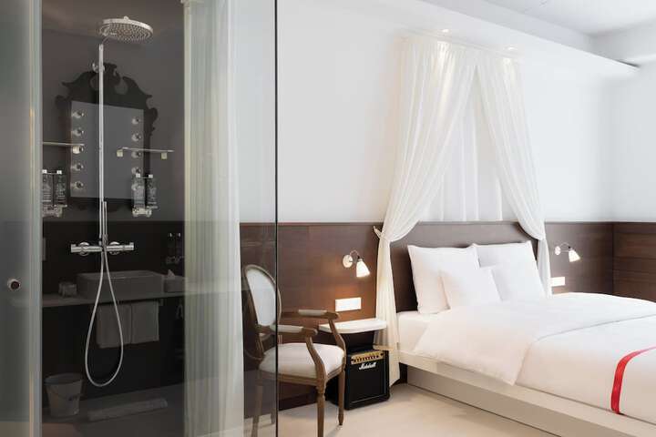 Room 73 of 127