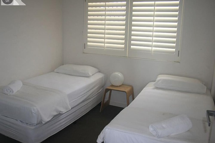 Room 12 of 93