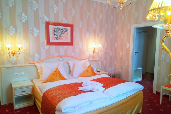 Room 8 of 40
