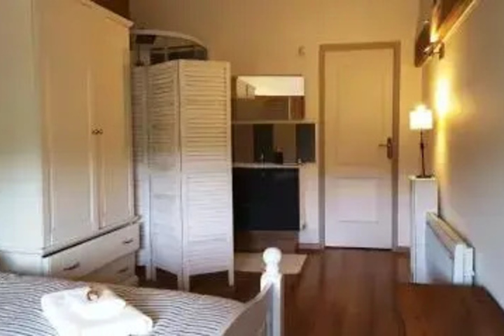 Room 4 of 14