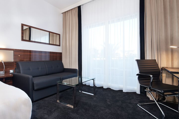 Room 13 of 114