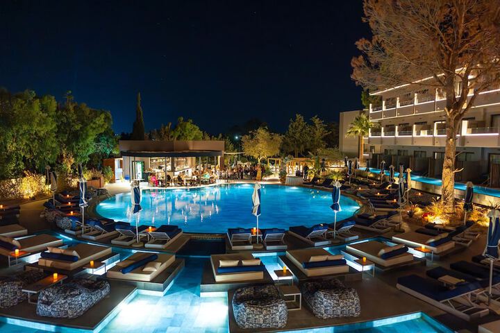 Pool 16 of 43