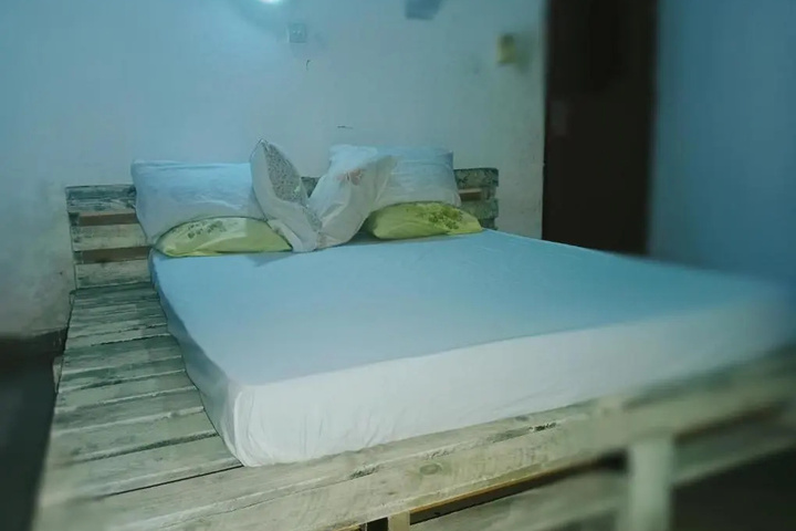 Room 2 of 2