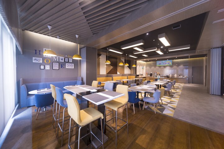 Dining 8 of 18