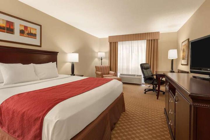 1 King Bed (5 of 13)