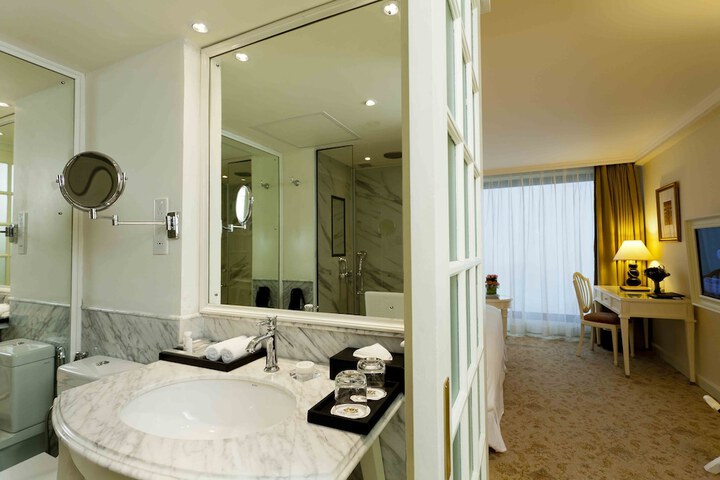 Room 47 of 80