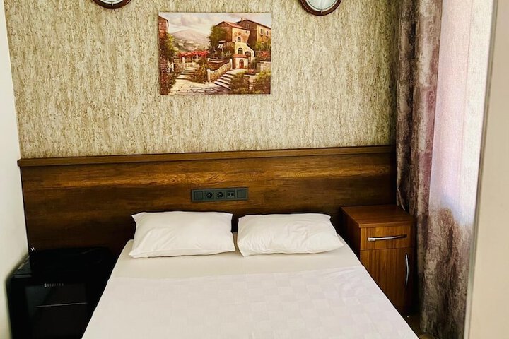 Room 12 of 26