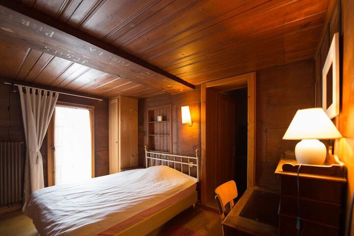 Room 6 of 13