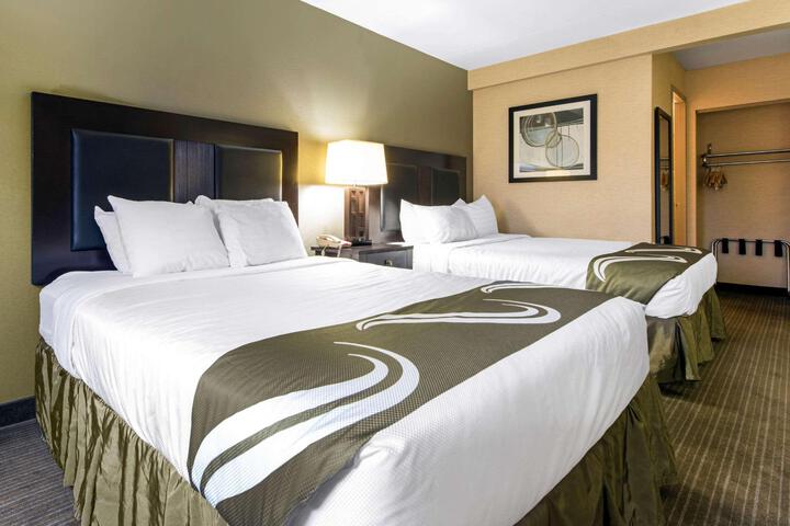 2 Queen Beds (3 of 18)