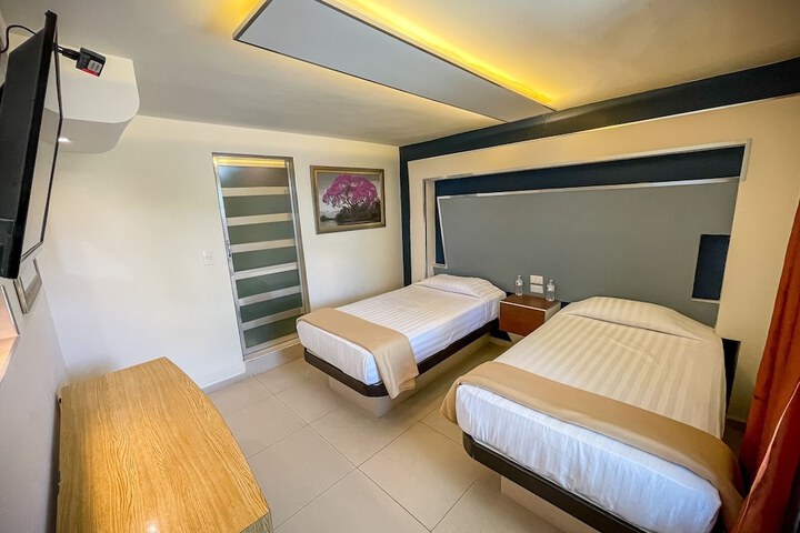 Room 4 of 16