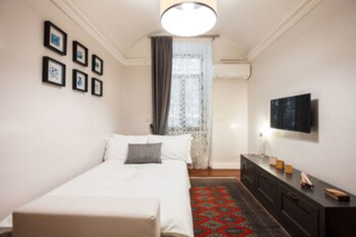 Room 13 of 20