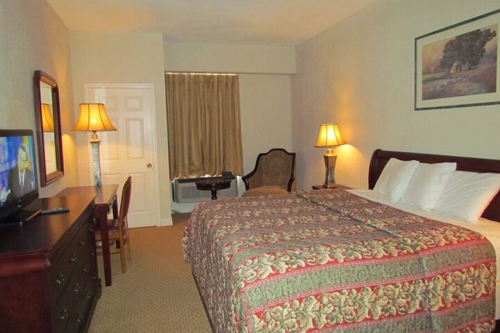 Room 16 of 38
