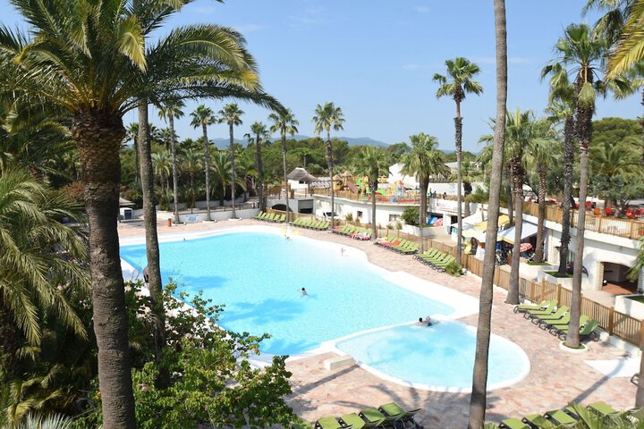 Well-kept Bungalow With Combi-microwave Beach at 5 km