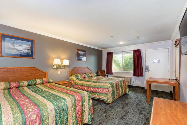 2 Queen Beds (16 of 16)