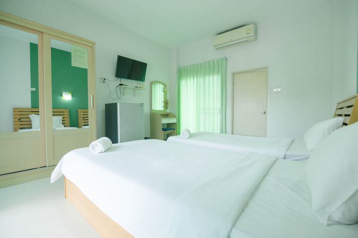 Room 6 of 104